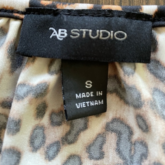 AB STUDIO JAGUAR ANIMAL PRINT TOP Size S Cream Black Brown - Picture 10 of 12